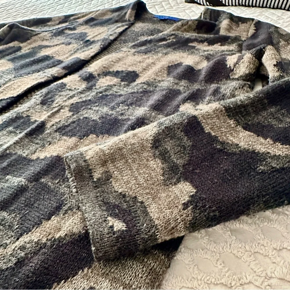 Apt. 9 Longline Cardigan Sweater Jacket Medium Gray Black Camo Print Normcore - Picture 14 of 16